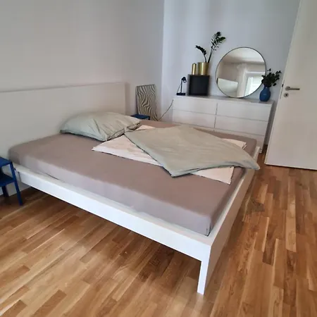 Ruhige Gemuetliche In Parknaehe *